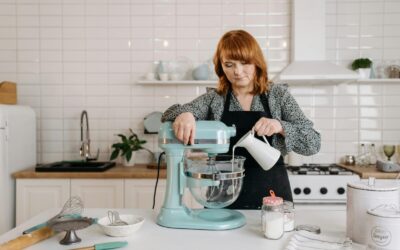 Konditeriai prieš grietinėlės plakimą įpila šio ingrediento: rezultatas stebina net pradedančiuosius