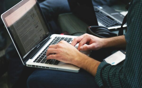 „Python“, „JavaScript“ ir DI: darbdaviai įvardijo įgūdžius, kurie šiandien atveria duris į IT