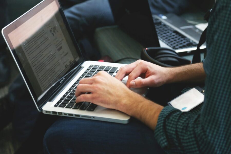 „Python“, „JavaScript“ ir DI: darbdaviai įvardijo įgūdžius, kurie šiandien atveria duris į IT