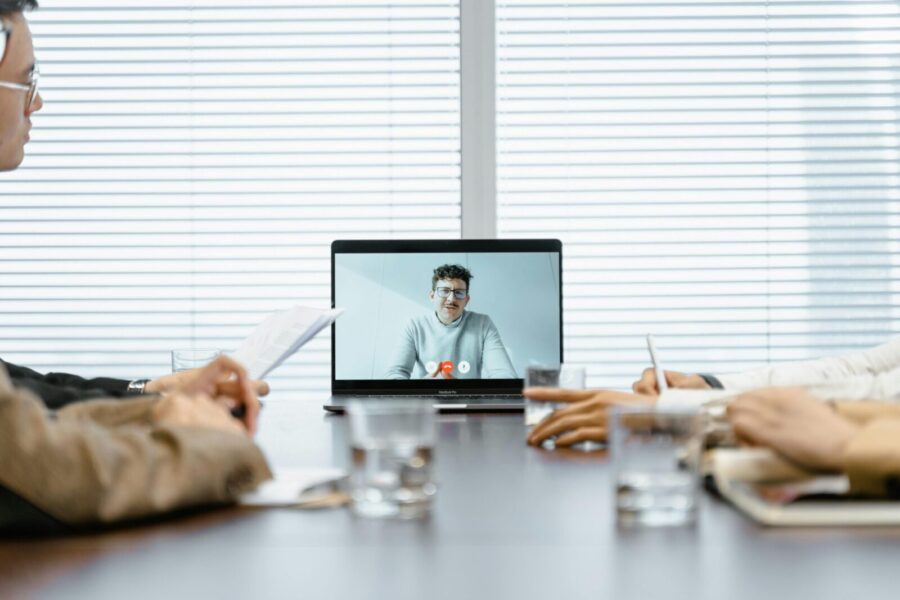 „Google Meet“ naujovė: vartotojai galės valdyti dirbtinio intelekto generuojamus užrašus