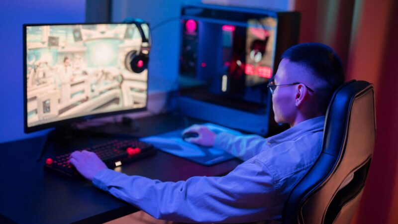 Žaidėjai jau lygina su „Dark Souls“: „Steam“ netrukus pasirodys tamsiosios fantastikos RPG „Fatekeeper“