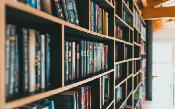 Paskelbtas „Booker“ trumpasis sąrašas: šios knygos jau vadinamos metų literatūros sensacijomis
