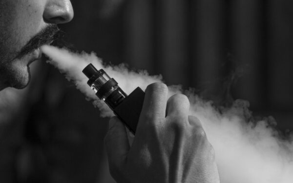 Sveikatos ekspertai siunčia aiškią žinutę: nauji duomenys verčia iš naujo permąstyti rūkymą