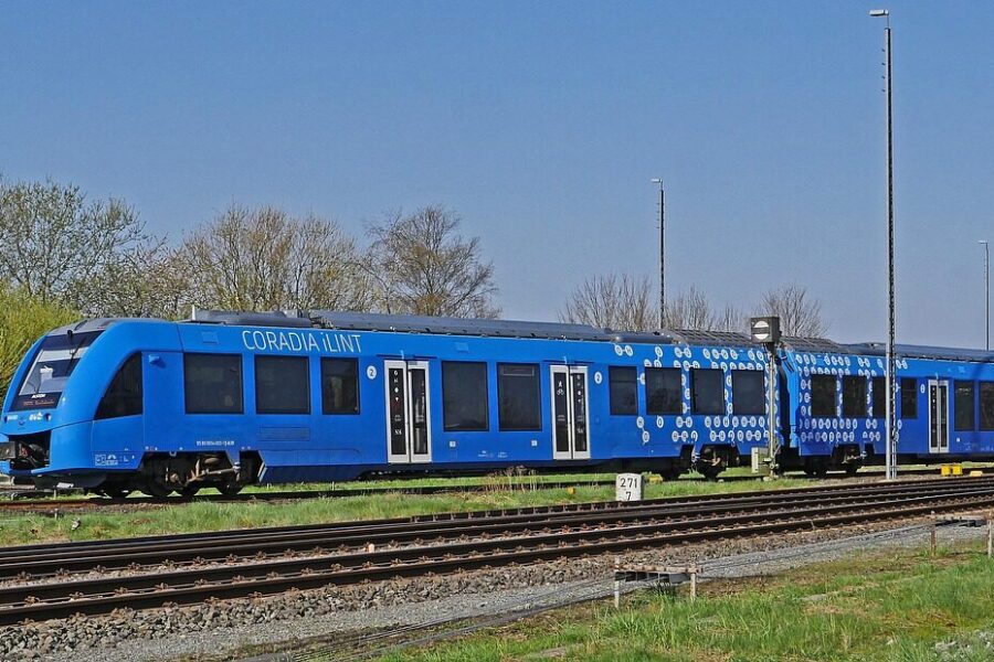 Naujas etapas geležinkeliuose: „Alstom“ išbando DI technologiją, kuri gali išgelbėti tūkstančius gyvūnų