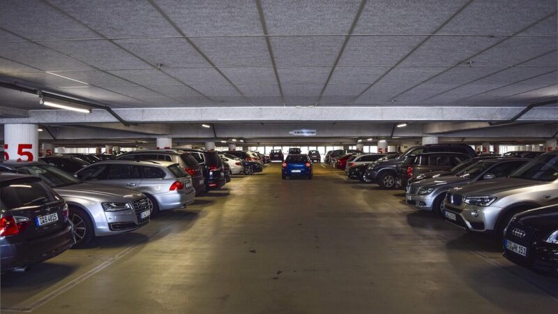 Briuselio planai dėl autoparkų kaitina rinką: nauji reikalavimai gali paspartinti senų automobilių krizę