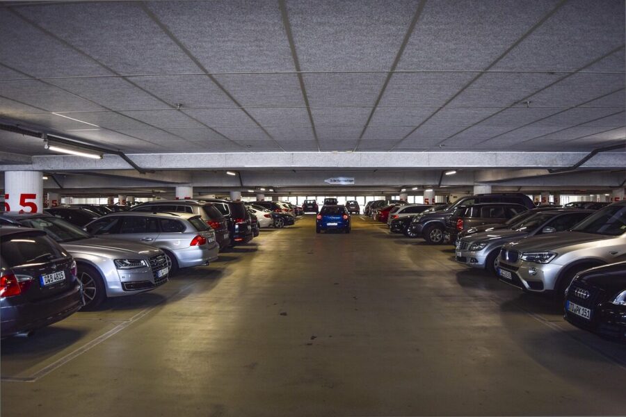 Briuselio planai dėl autoparkų kaitina rinką: nauji reikalavimai gali paspartinti senų automobilių krizę