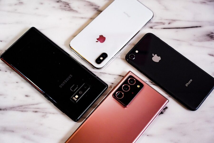 „Apple“ir Android telefonai. Pixabay nuotr.