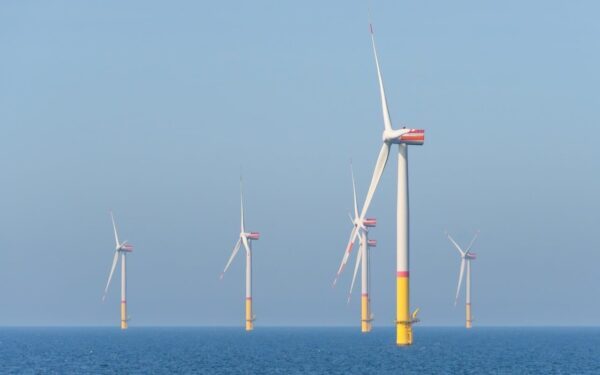 Jūroje prasideda naujas etapas: plūduriuojančios turbinos gali pakeisti energetikos rinką