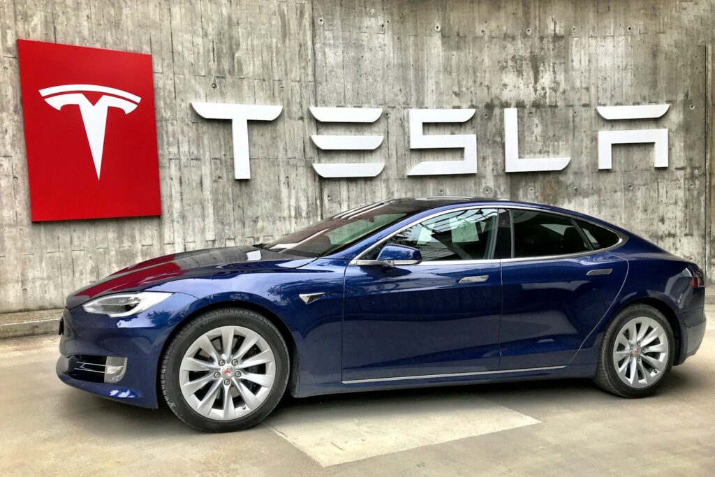 Tesla. Unsplash nuotr.