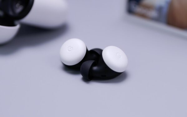 „Google“ ausinės pradėjo keistai veikti: naudotojai atskleidžia, kas vyksta su „Pixel Buds“