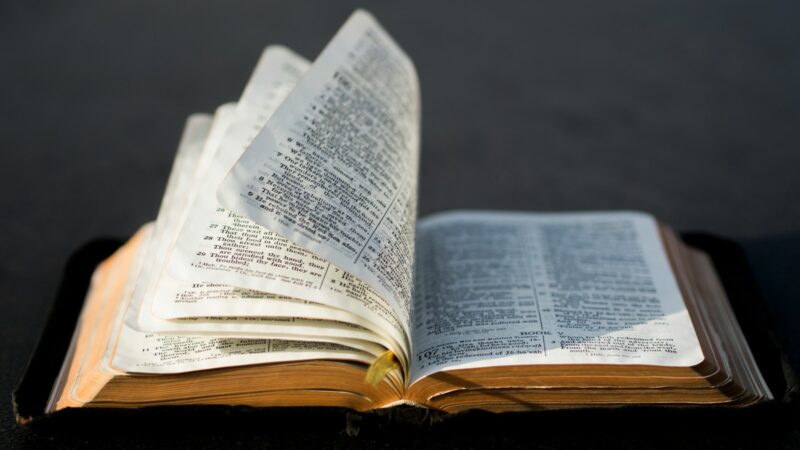 Dirbtinis intelektas aptiko tai, ko žmonės nematė šimtmečius: nustatė tris skirtingus Biblijos rašymo stilius