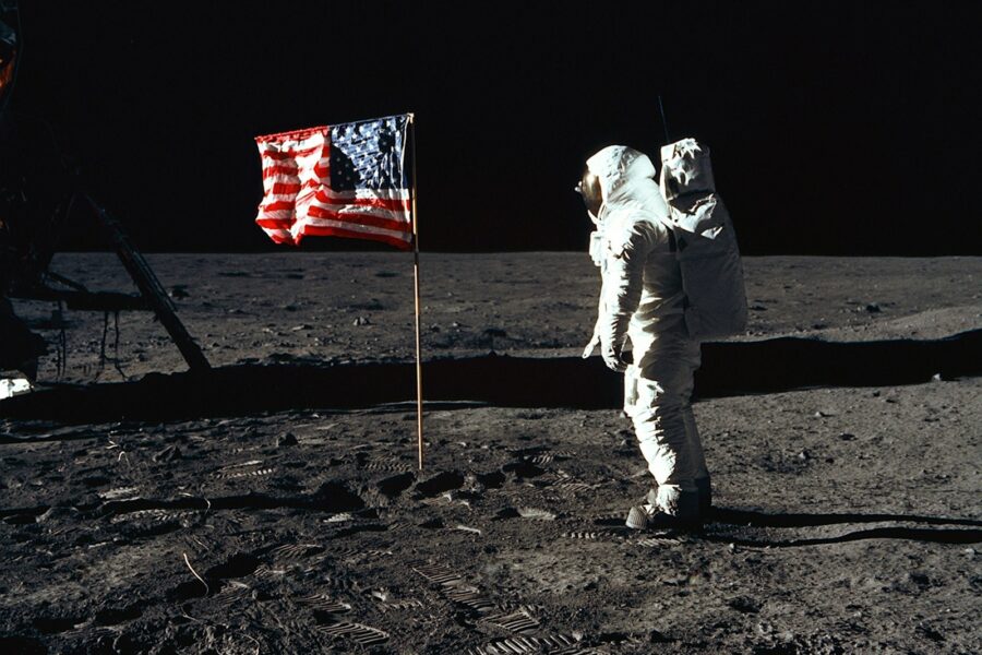 Astronautas mėnulyje. Unsplash nuotr.