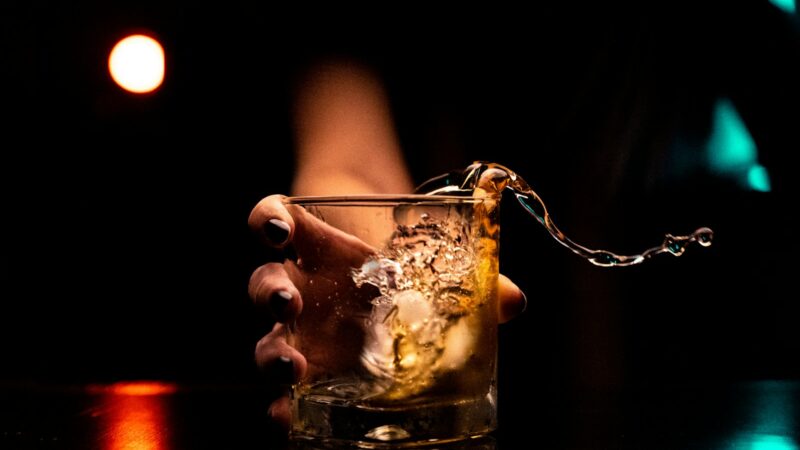 Tyrimai siunčia aiškią žinutę vyrams: šis alkoholis labiausiai siejamas su prostatos rizika