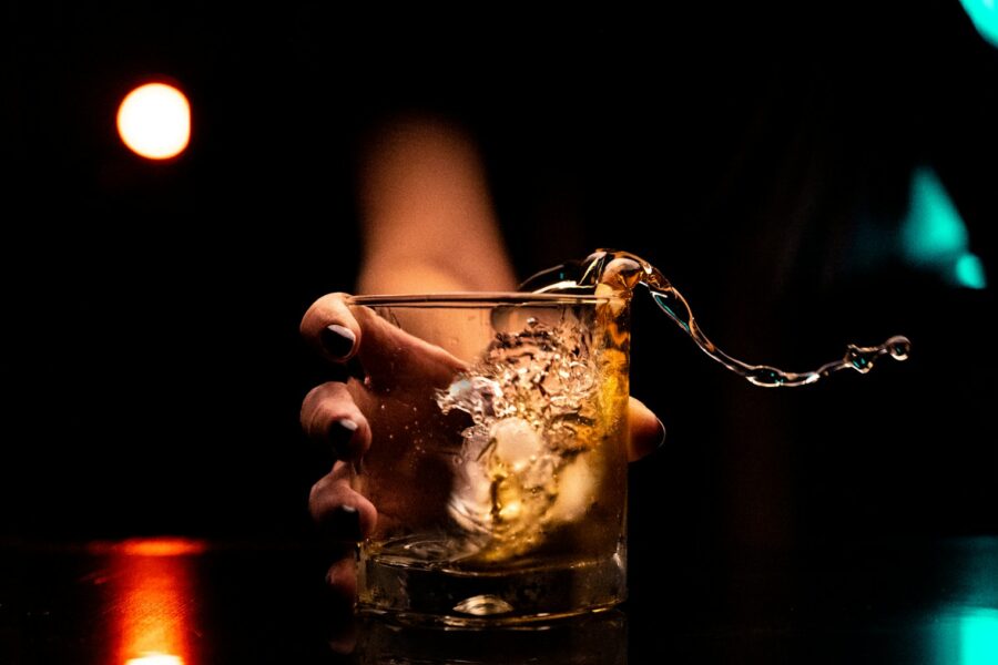 Tyrimai siunčia aiškią žinutę vyrams: šis alkoholis labiausiai siejamas su prostatos rizika