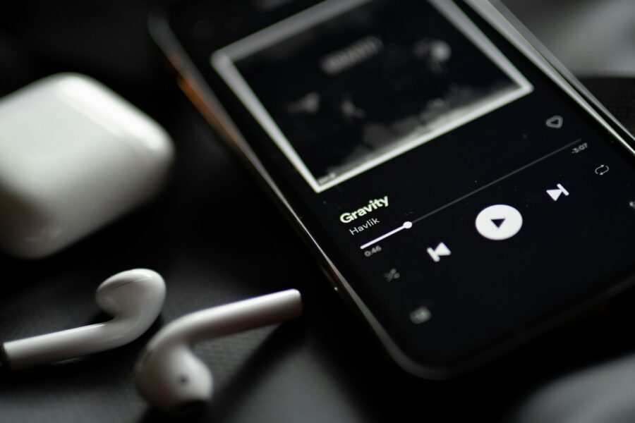 Muzikos grojimas telefone. Unslash nuotr.