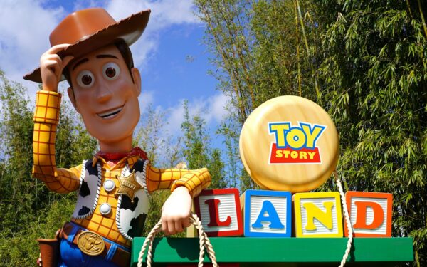 Fanai susiejo Taylor Swift su „Toy Story 5“: internete jie bando iššifruoti paslėptą žinutę
