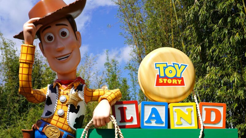 Fanai susiejo Taylor Swift su „Toy Story 5“: internete jie bando iššifruoti paslėptą žinutę
