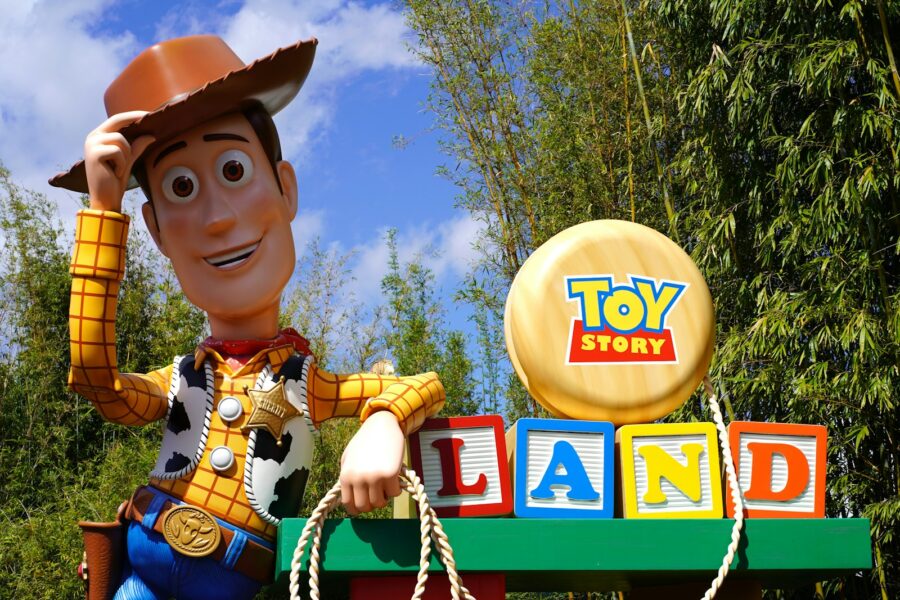 Fanai susiejo Taylor Swift su „Toy Story 5“: internete jie bando iššifruoti paslėptą žinutę