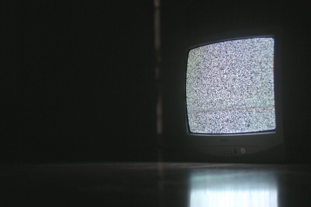 Neveikianti televizija. Unsplash nuotr.