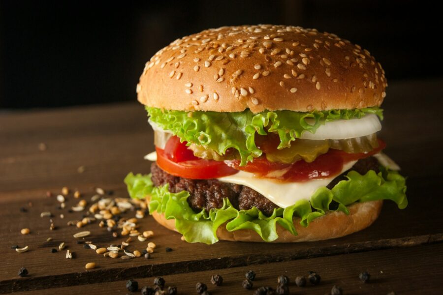 Burgeris. Unsplash nuotr.