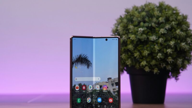 „Samsung“ Galaxy Z Fold 8 gali tapti plonesnis ir lengvesnis, bet yra viena bloga žinia