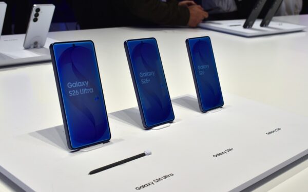 Pirkėjai pavargo nuo šio sprendimo: štai kodėl lenkti telefonų ekranai prarado populiarumą