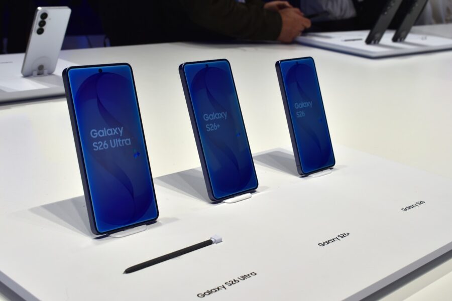 Pirkėjai pavargo nuo šio sprendimo: štai kodėl lenkti telefonų ekranai prarado populiarumą