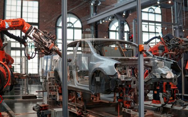 Lenkijos automobilių sektorius: tarp kainų spaudimo ir technologijų partnerystės su Kinija