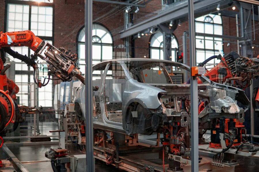 Lenkijos automobilių sektorius: tarp kainų spaudimo ir technologijų partnerystės su Kinija