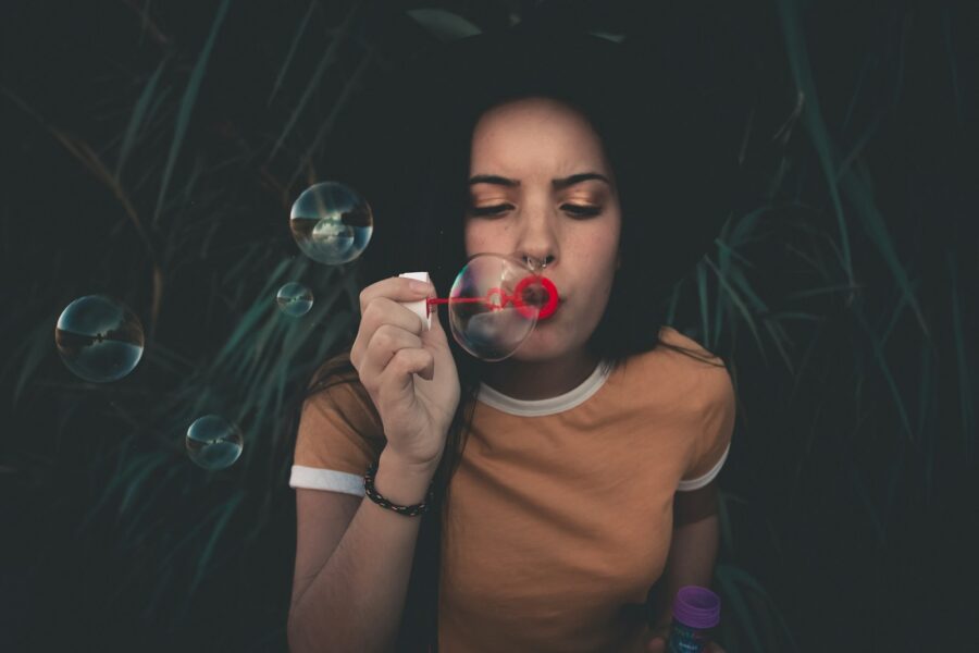 Moteris. Unsplash nuotr.