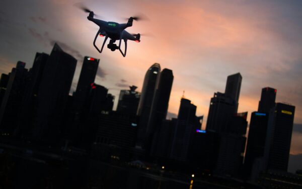 Vokietijos tyrėjai ieško pigesnio būdo stabdyti dronus: įkvėpė sena medžioklės technika