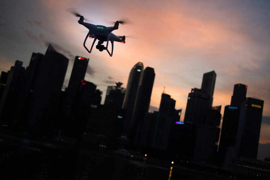 Vokietijos tyrėjai ieško pigesnio būdo stabdyti dronus: įkvėpė sena medžioklės technika