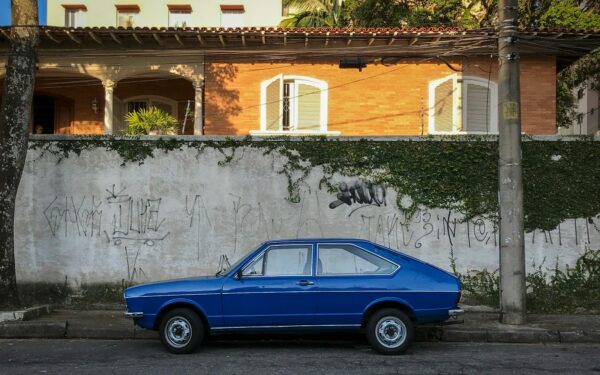 Europos Komisija stabdo planus: ką tai reiškia vairuojantiems senesnius automobilius?