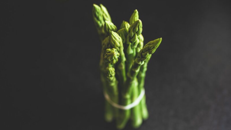 Vos keli ingredientai, o rezultatas primena restoraną: šparagų receptas, kurį verta išbandyti dabar
