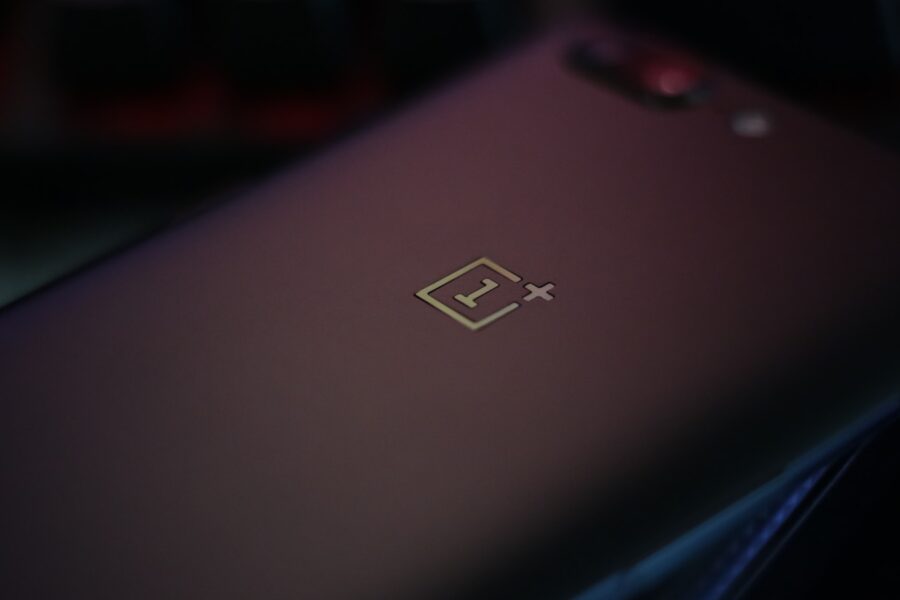 „OnePlus“ telefonas. Unsplash nuotr.