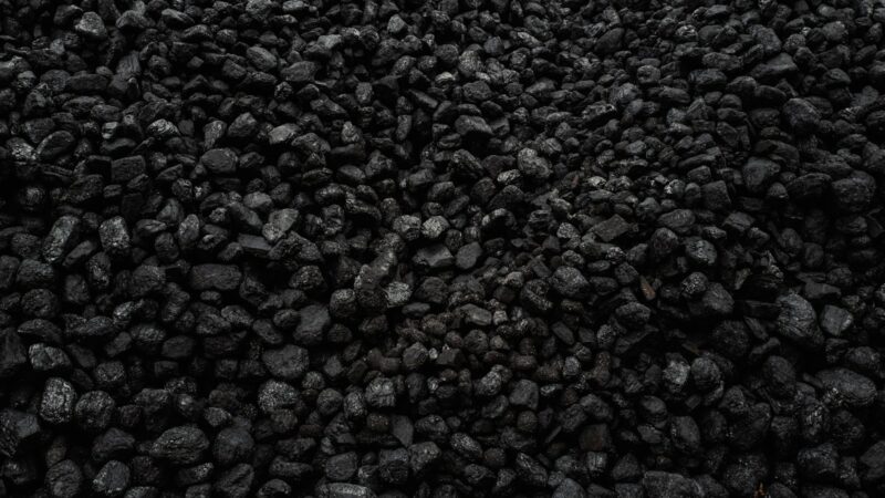 Energetikos rinkose – netikėtas sugrįžimas: anglis vėl tampa strateginiu kuru
