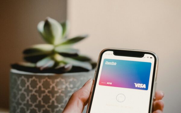 Skaitmeninis bankas atidaro pirmą fizinę erdvę: „Revolut“ siekia artimesnio ryšio su klientais