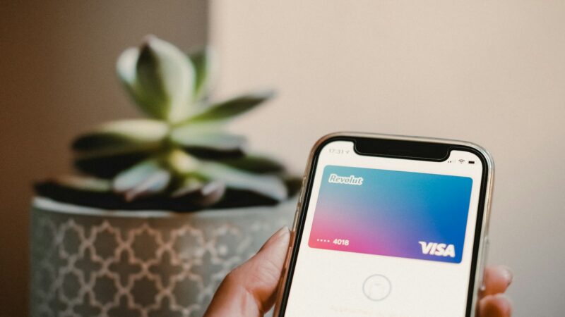 Skaitmeninis bankas atidaro pirmą fizinę erdvę: „Revolut“ siekia artimesnio ryšio su klientais