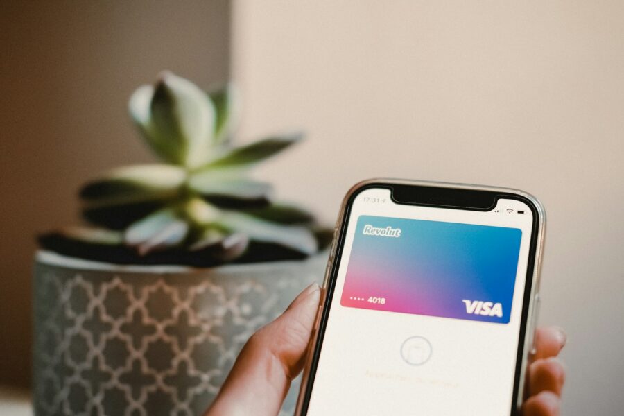 Skaitmeninis bankas atidaro pirmą fizinę erdvę: „Revolut“ siekia artimesnio ryšio su klientais