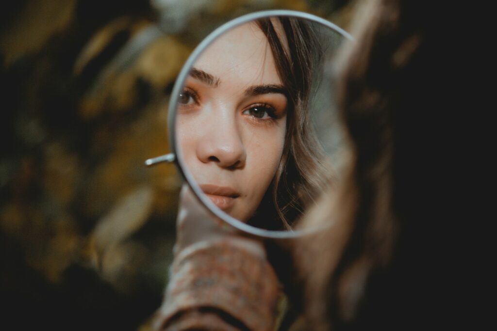 Atvaizdas veidrodyje. Unsplash nuotr.
