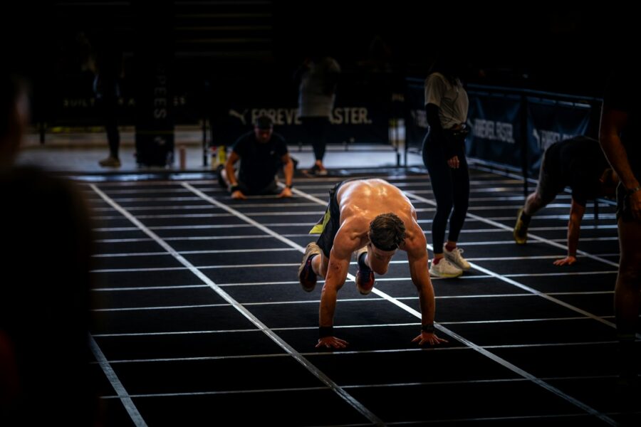 Ne tik sportininkams: „Hyrox“ treniruotės vis dažniau rekomenduojamos ir pradedantiesiems