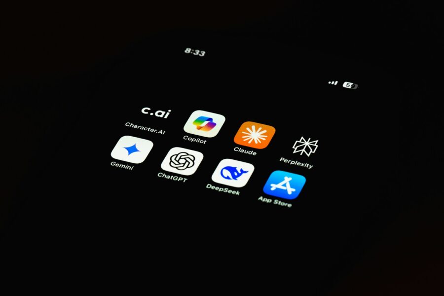 Naujos „Google“ DI funkcijos keis „Android“ naudojimą: pirmieji jas gaus „Pixel“ ir „Samsung“