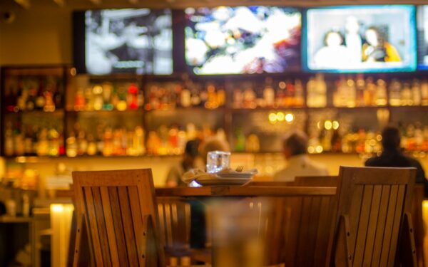 Ginčai dėl sąskaitos ir telefonai: elgesys, kuris restoranuose kelia daugiausia problemų
