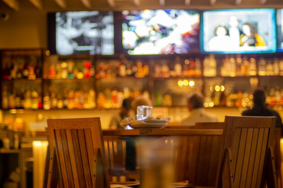 Ginčai dėl sąskaitos ir telefonai: elgesys, kuris restoranuose kelia daugiausia problemų