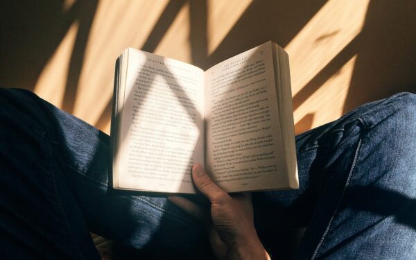 Mokslininkai aptiko netikėtą efektą: kai kurie žodžiai gali būti perskaitomi greičiau dėl formos