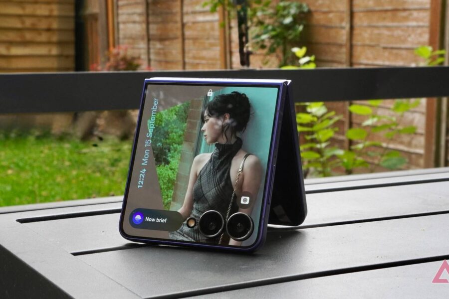Samsung Z Flip 7 telefonas.