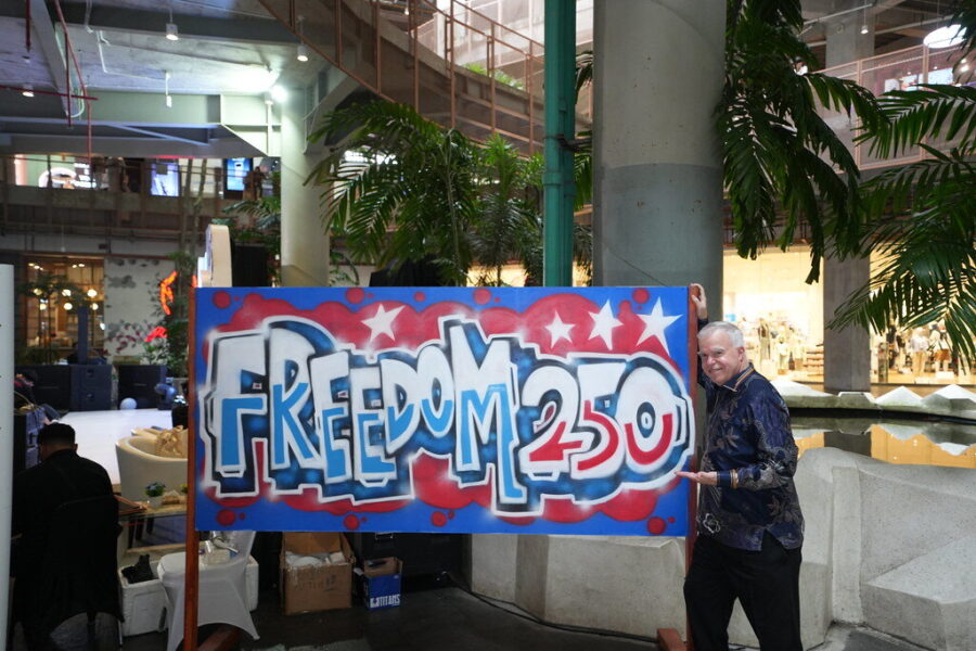 Baltųjų rūmų „Freedom 250“ šou susiduria su problema: garsenybės renkasi laikytis atokiau