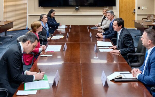 Dezinformacija ir politinė aklavietė: buvusi Kosovo prezidentė ragina ieškoti kompromiso