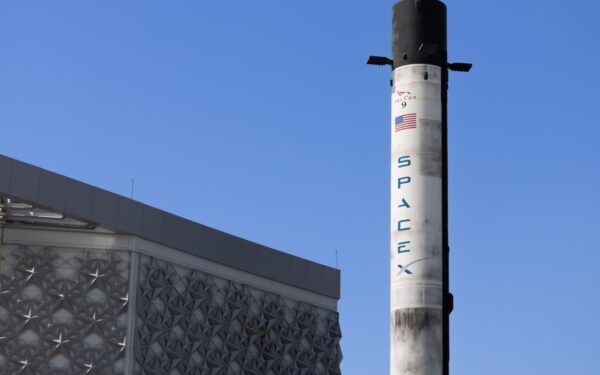 Elono Musko bendrovė „SpaceX“ turi naują idėją: orbitoje nori milijono DI palydovų