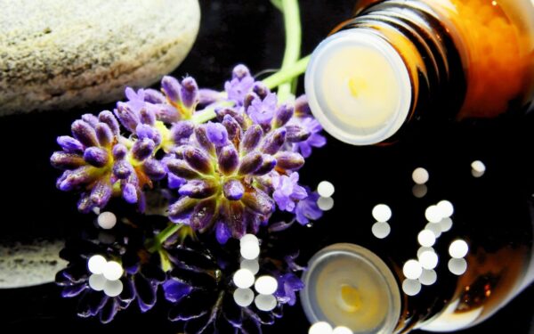 Mokslininkai primena: homeopatiniuose vaistuose dažnai nelieka veikliosios medžiagos